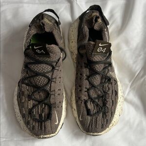 Nike Women Space Hippie 04